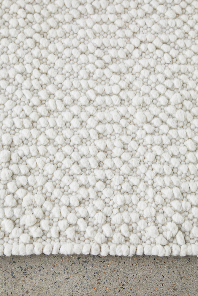 BOUCLE WHITE RUG