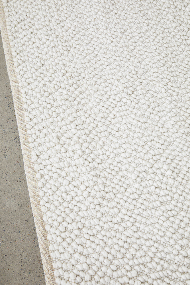 BOUCLE WHITE RUG